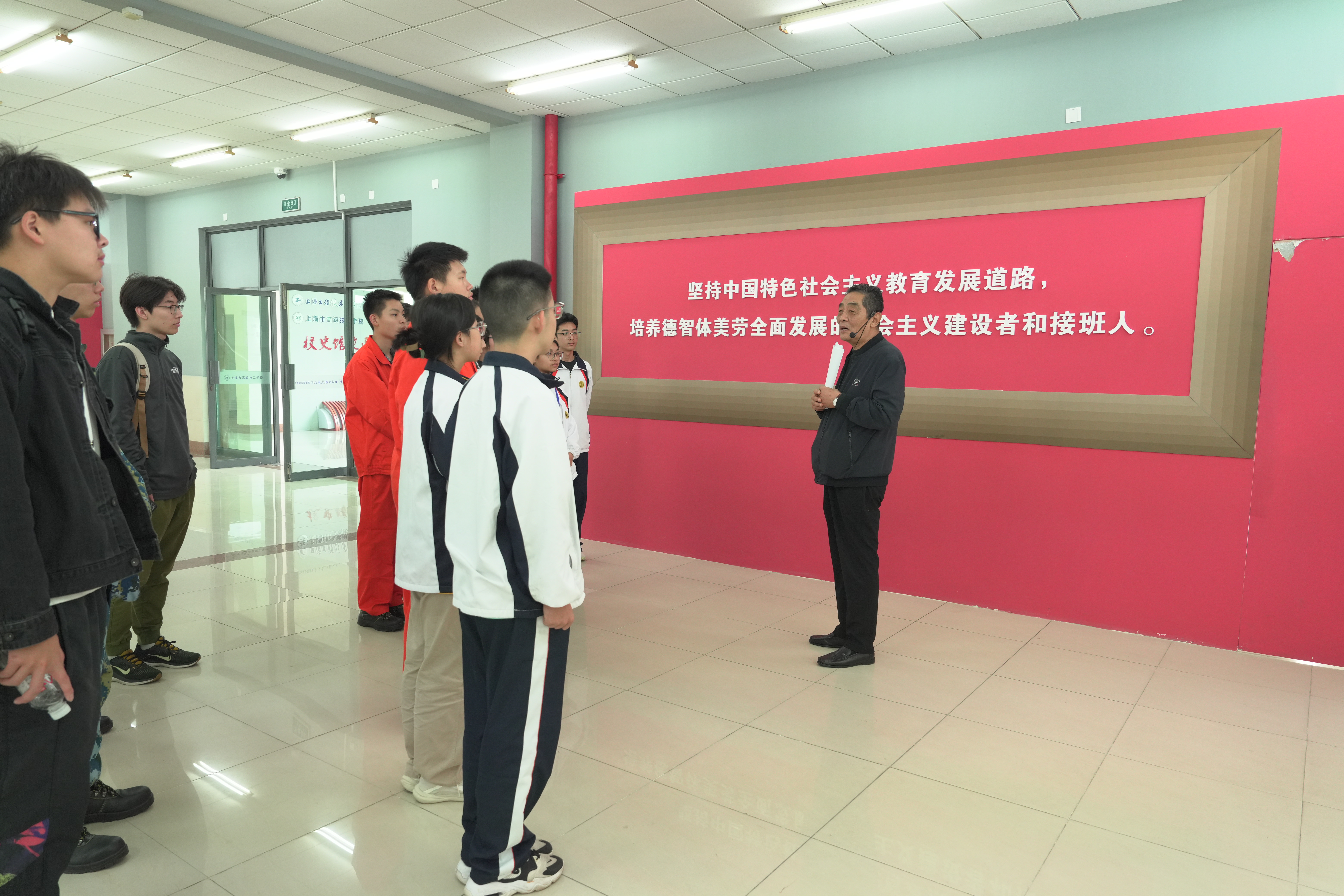 老同志讲校史1.jpg
